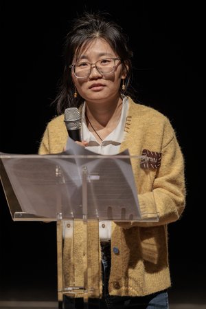 Doctorante en présentation de son sujet de thèse