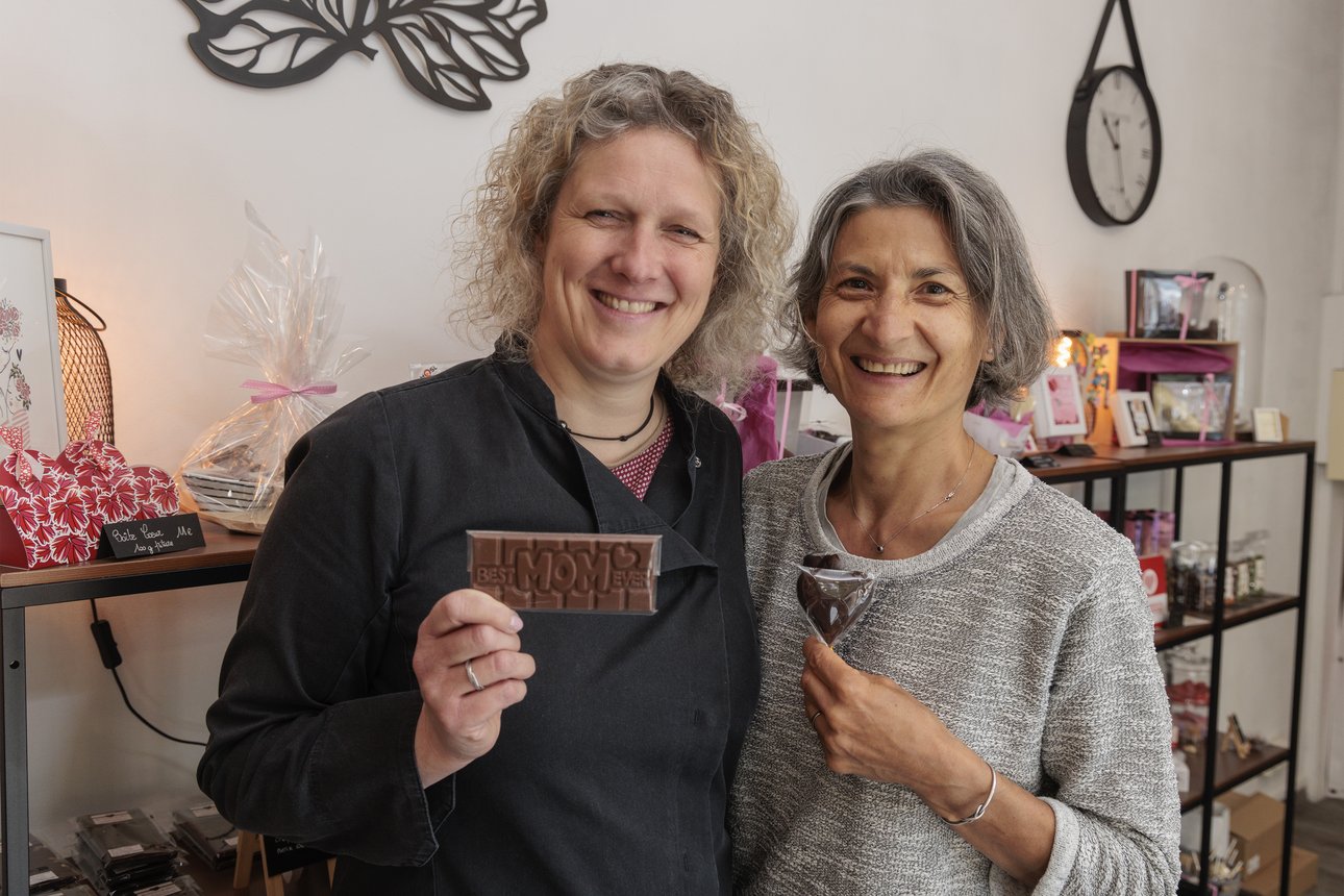 Bénédicte et Ève de la boutique chocolaterie les accros au choco