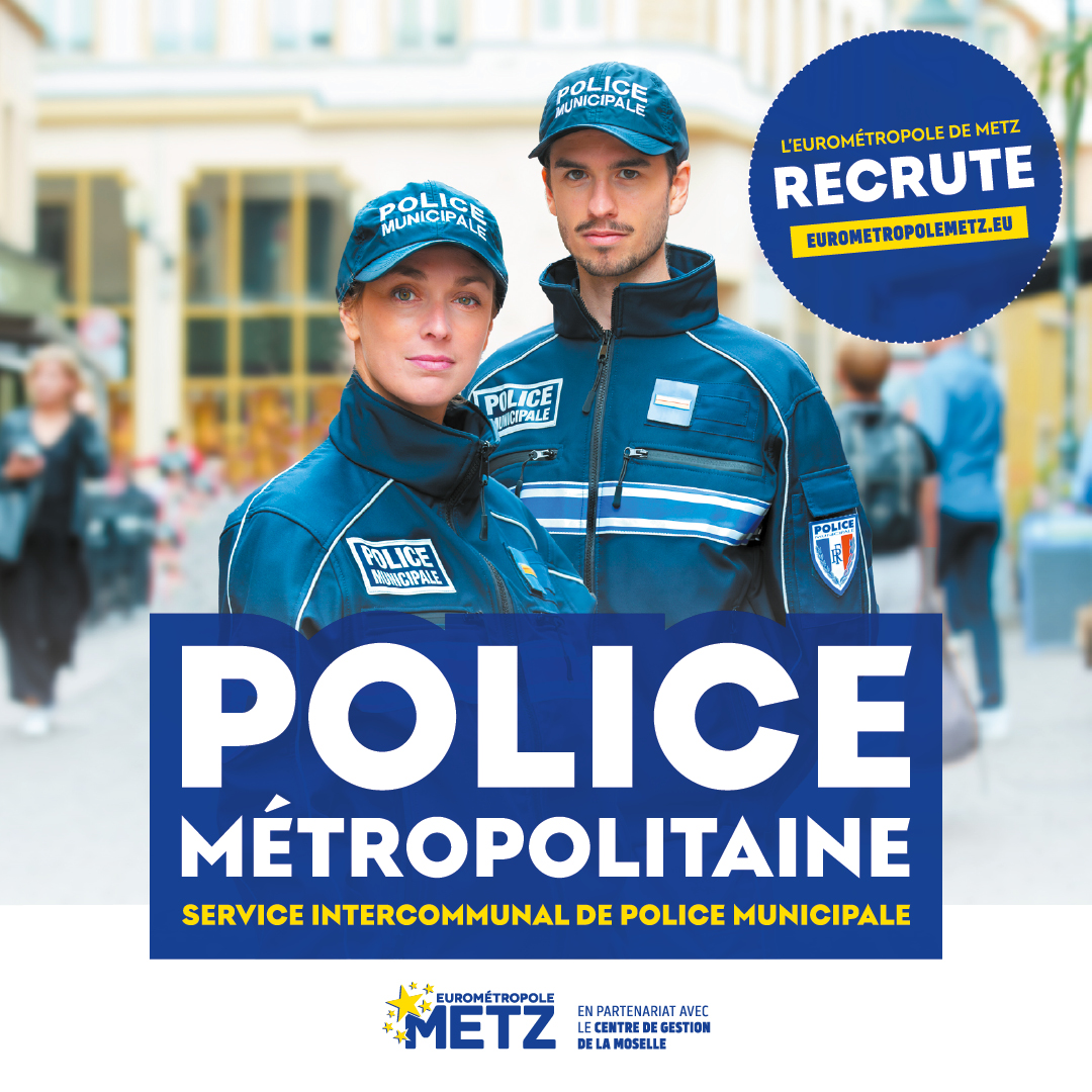 Campagne promotionnelle "La police métropolitaine recrute" deux agents de police, un homme et une femme face à nous.